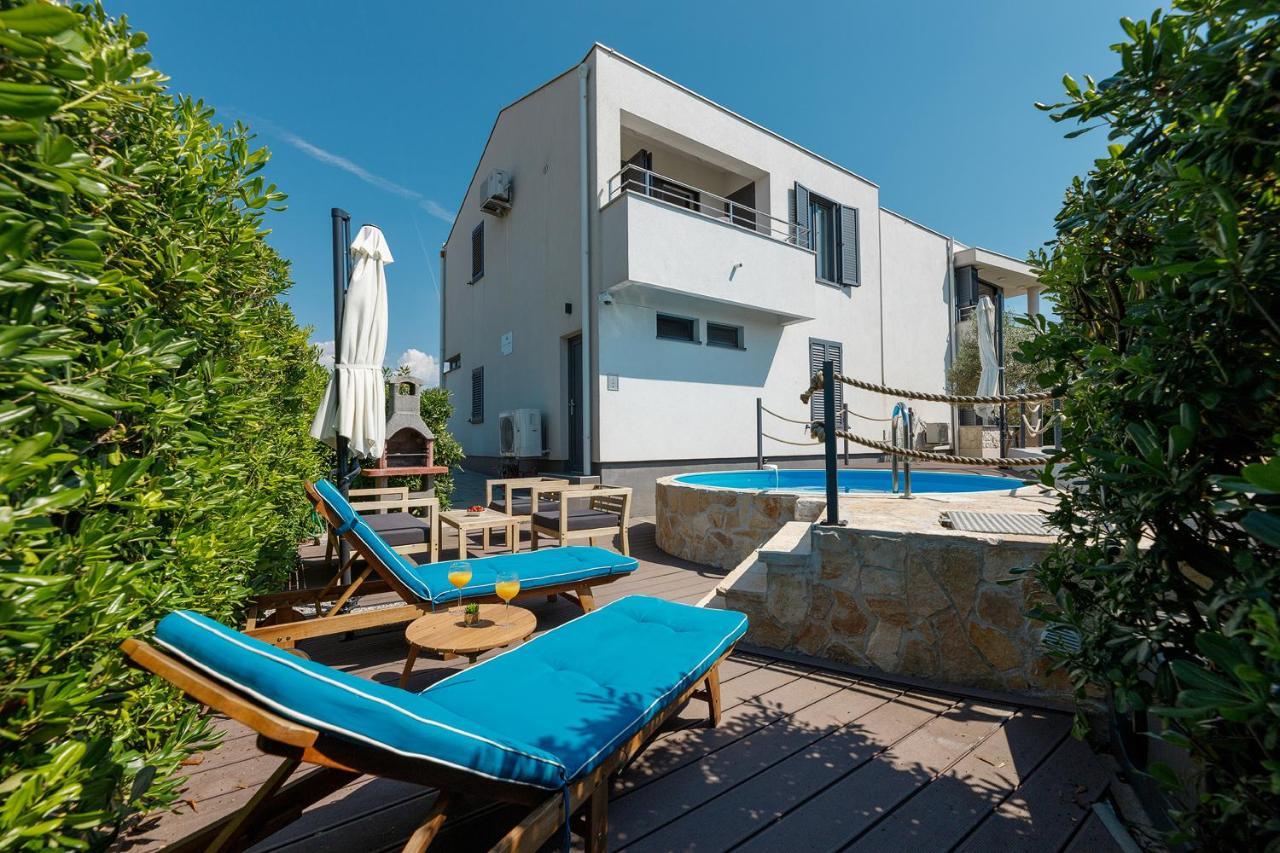 Malo Ferienvilla Privlaka, Pool, Boje, Wi-Fi, Wallbox Привлака Экстерьер фото