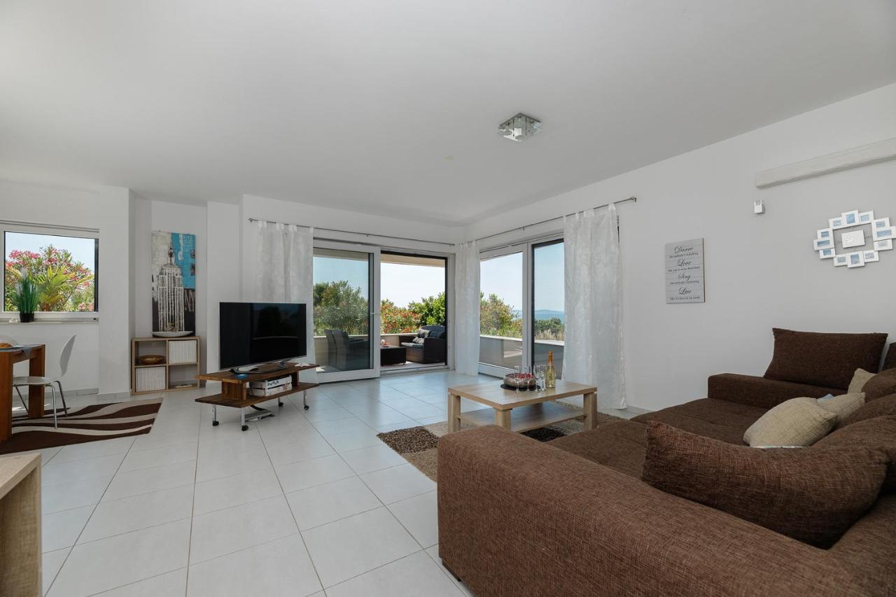 Malo Ferienvilla Privlaka, Pool, Boje, Wi-Fi, Wallbox Привлака Экстерьер фото