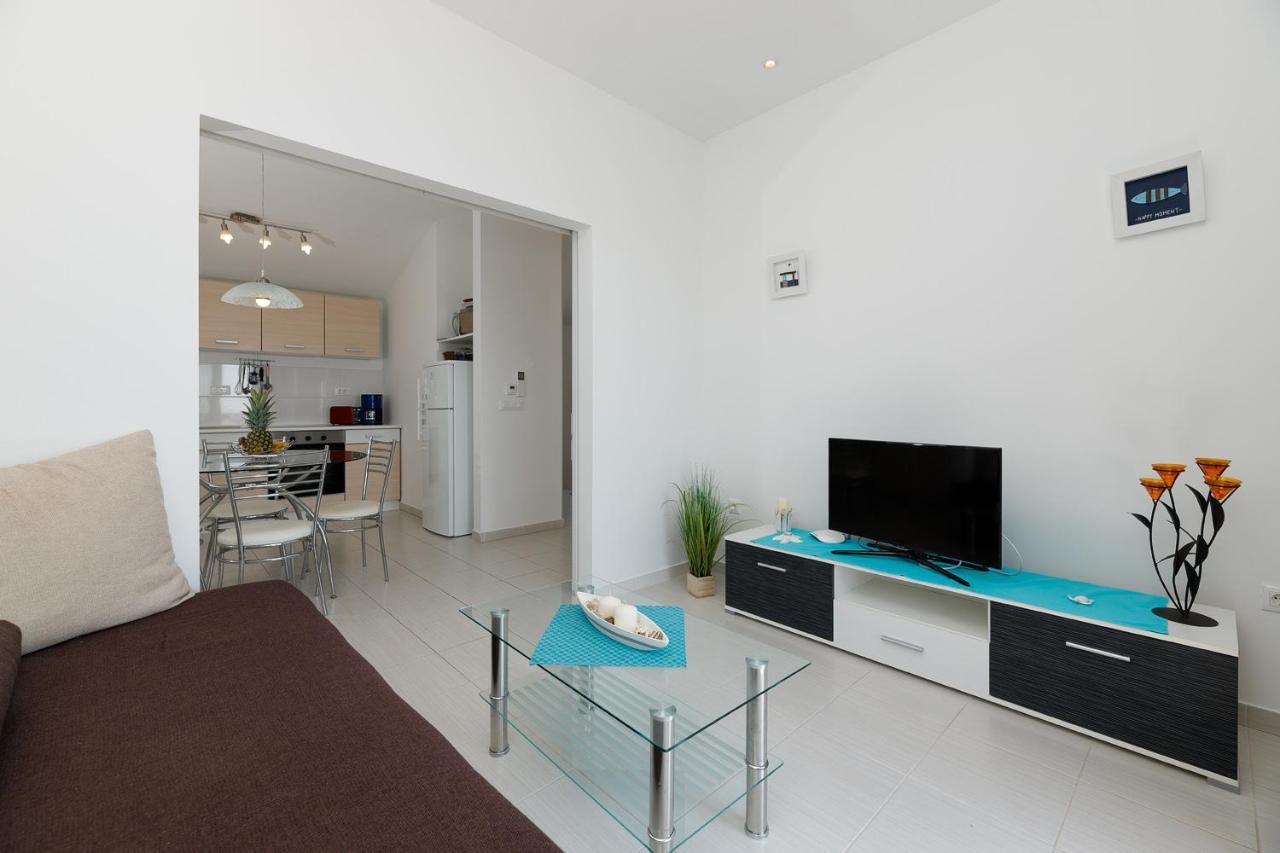 Malo Ferienvilla Privlaka, Pool, Boje, Wi-Fi, Wallbox Привлака Экстерьер фото