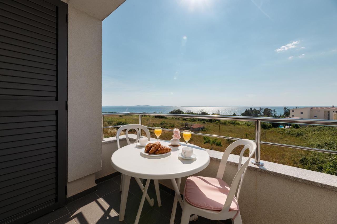Malo Ferienvilla Privlaka, Pool, Boje, Wi-Fi, Wallbox Привлака Экстерьер фото