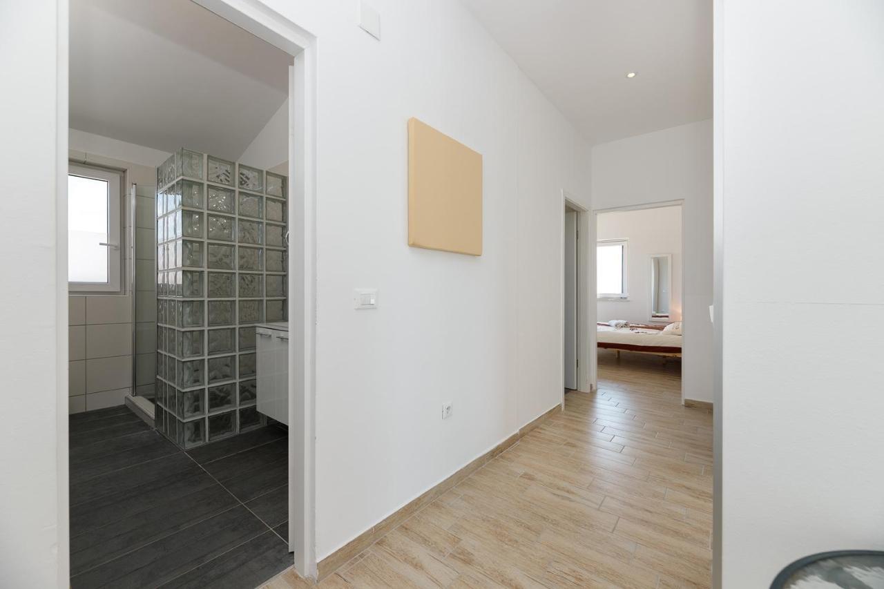 Malo Ferienvilla Privlaka, Pool, Boje, Wi-Fi, Wallbox Привлака Экстерьер фото