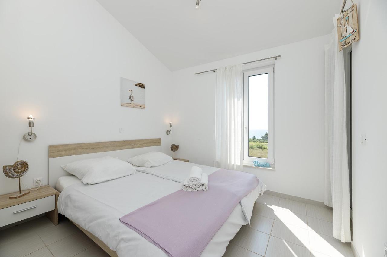 Malo Ferienvilla Privlaka, Pool, Boje, Wi-Fi, Wallbox Привлака Экстерьер фото