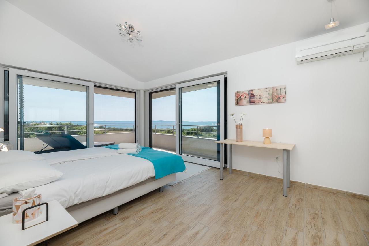 Malo Ferienvilla Privlaka, Pool, Boje, Wi-Fi, Wallbox Привлака Экстерьер фото