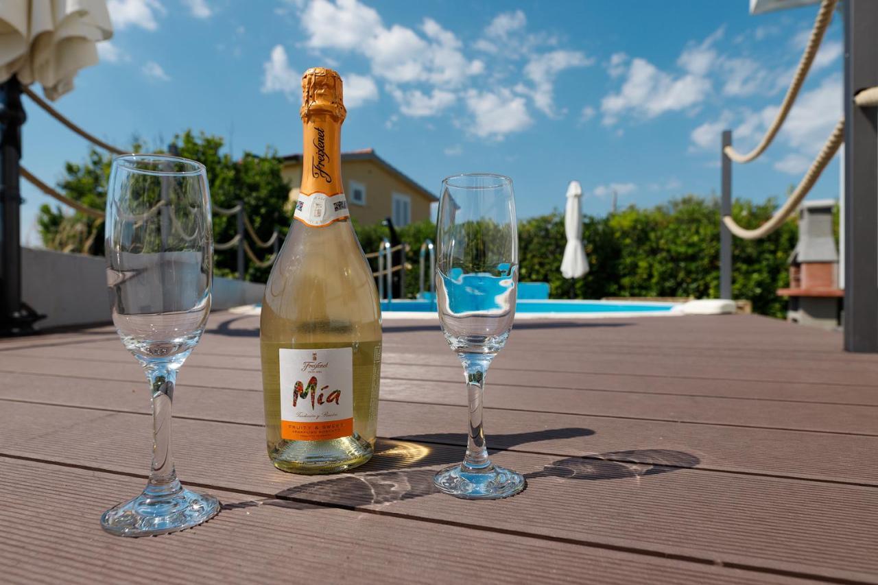 Malo Ferienvilla Privlaka, Pool, Boje, Wi-Fi, Wallbox Привлака Экстерьер фото