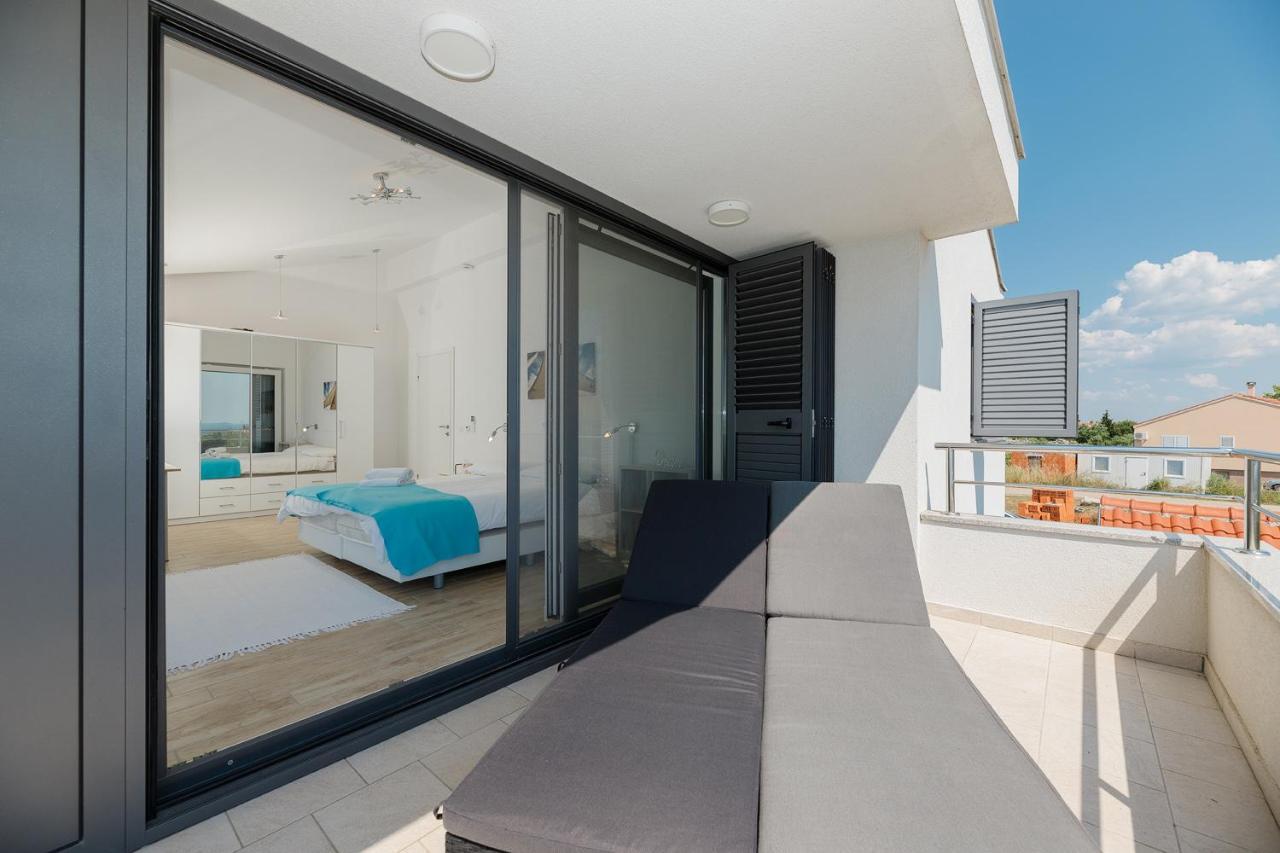 Malo Ferienvilla Privlaka, Pool, Boje, Wi-Fi, Wallbox Привлака Экстерьер фото