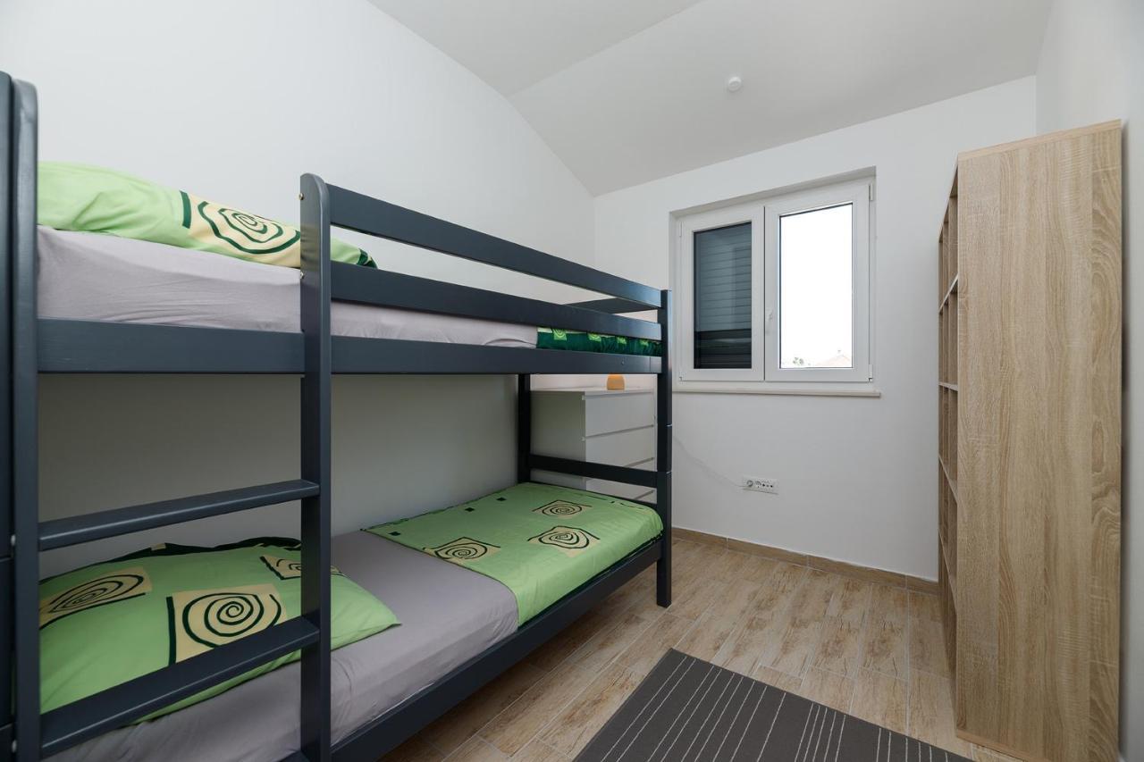 Malo Ferienvilla Privlaka, Pool, Boje, Wi-Fi, Wallbox Привлака Экстерьер фото