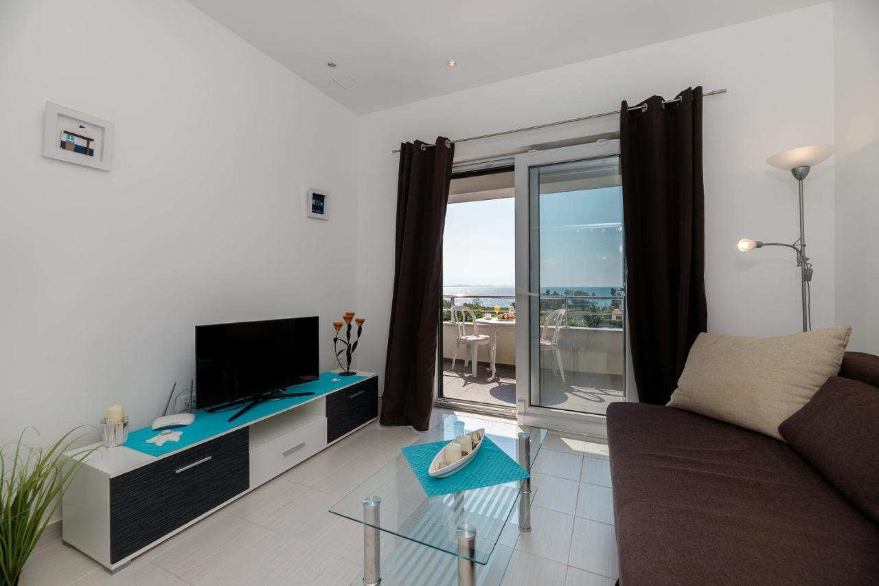 Malo Ferienvilla Privlaka, Pool, Boje, Wi-Fi, Wallbox Привлака Экстерьер фото